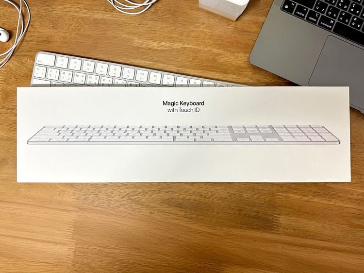 Magic Keyboard with numeric and Touch ID สีขาว สภาพดี ราคาเพียง 3000.-