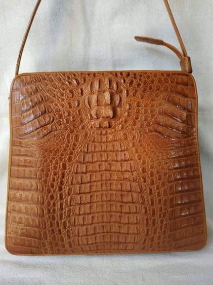 กระเป๋าหนังจรเข้แท้  มือหนึ่ง...Genuine crocodile skin handbag