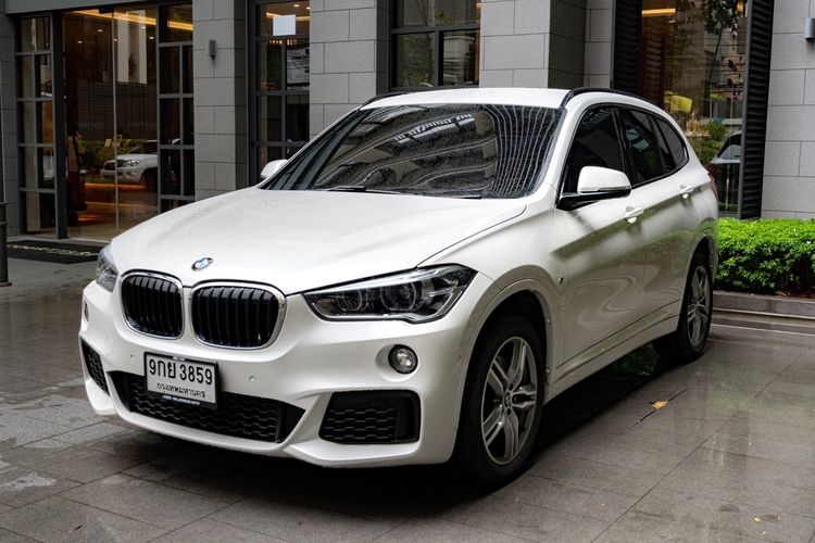 BMW X1 2018 2.0 sDrive20d M Sport Sedan ดีเซล ไม่ติดแก๊ส เกียร์อัตโนมัติ ขาว รูปที่ 3