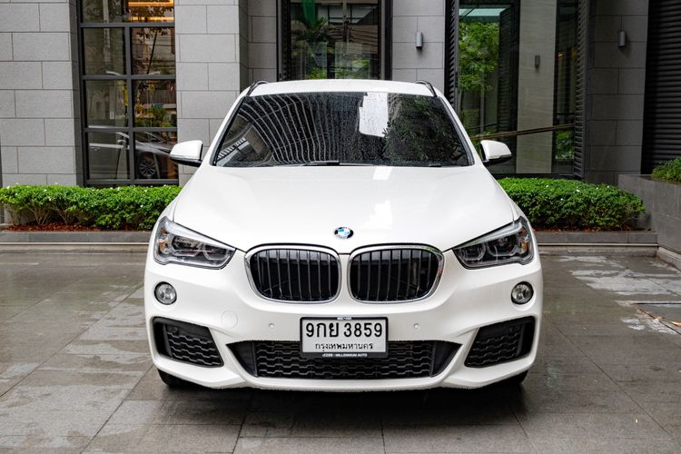 BMW X1 2018 2.0 sDrive20d M Sport Sedan ดีเซล ไม่ติดแก๊ส เกียร์อัตโนมัติ ขาว รูปที่ 1