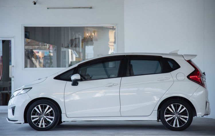 Honda Jazz 2014 1.5 SV Plus i-VTEC Sedan เบนซิน ไม่ติดแก๊ส เกียร์อัตโนมัติ ขาว รูปที่ 3