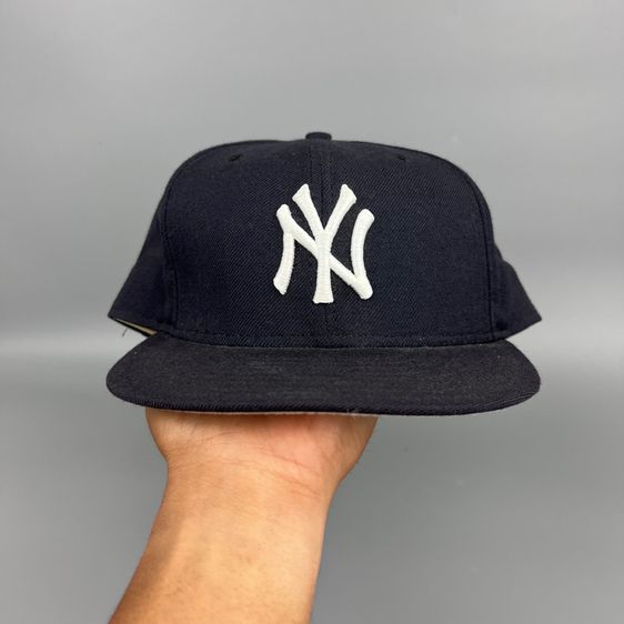 หมวกและหมวกแก๊ป หมวก ny newera แท้ size รอบหัวปกติใส่ได้คับ สภาพใหม่มากๆ สติ๊กเกอร์ยังอยู่ made in usa  750 คับ