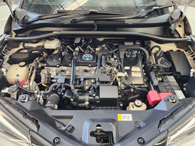 Toyota C-HR 2018 1.8 HV Hi Utility-car เบนซิน เกียร์อัตโนมัติ ขาว รูปที่ 3
