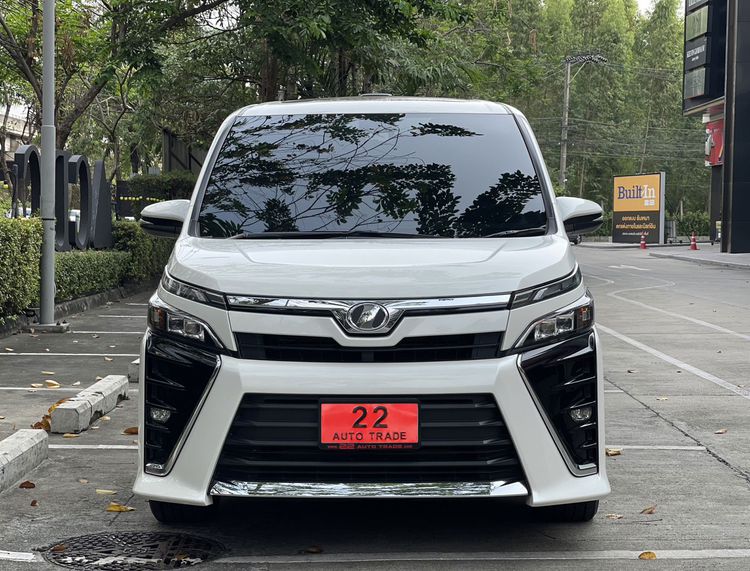 Toyota Voxy 2019 2.0 ZS Van เบนซิน ไม่ติดแก๊ส เกียร์อัตโนมัติ ขาว รูปที่ 4
