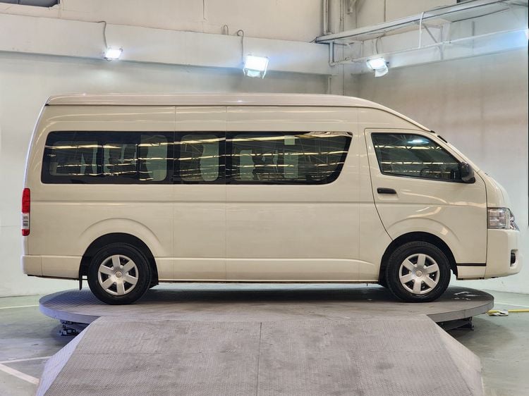 Toyota Commuter 2018 3.0 Van ดีเซล เกียร์ธรรมดา ขาว รูปที่ 3