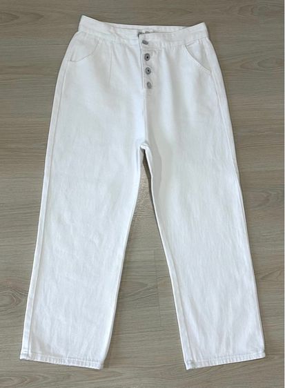 กางเกงยีนส์ขายาวสีขาว เอวสูงทรงกระบอก กระดุมหน้าเก๋ๆ L เอว 28-29 สะโพก 41 เป้า 13 ยาว 36 นิ้ว