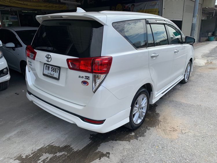 Toyota Innova 2018 2.8 Crysta V Van ดีเซล ไม่ติดแก๊ส เกียร์อัตโนมัติ ขาว รูปที่ 2