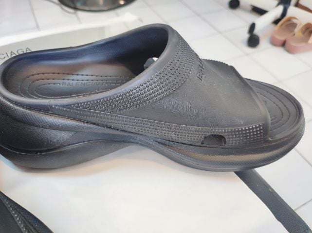 อื่นๆ รองเท้าส้นเตารีด อื่นๆ UK 6.5 | EU 40 | US 8 รองเท้า BALENCIAGA ​XCROCS​ SIZE40 สีดำ