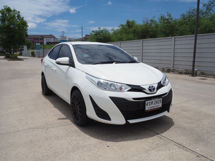 Toyota Yaris ATIV 2018 1.2 E Sedan เบนซิน ไม่ติดแก๊ส เกียร์อัตโนมัติ ขาว รูปที่ 1
