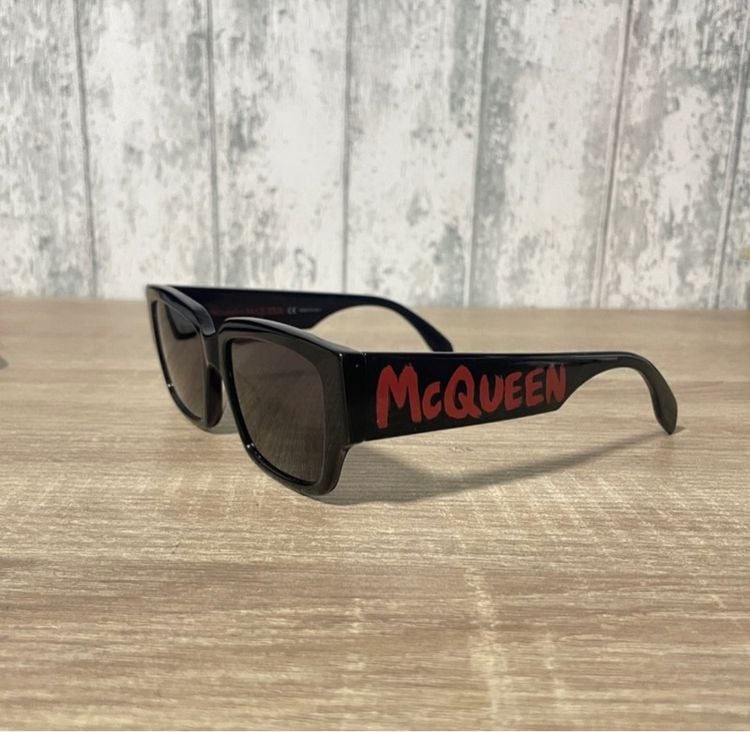 อื่นๆ แว่นตากันแดด แว่นกันแดด Alexander McQueen Graffiti Sunglasses
