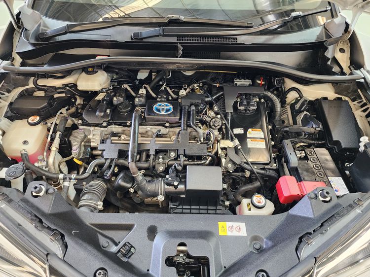 Toyota C-HR 2019 1.8 HV Hi Sedan เบนซิน เกียร์อัตโนมัติ ขาว รูปที่ 3