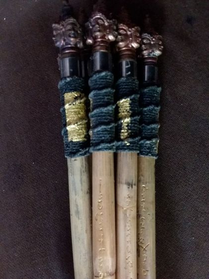 หวายครูยอดเศียรพระพรหมคุณ ตัวหวายมียันต์จาร หลวงพี่ มานพ ลูกศิษย์ สร้างถวายล.ป.หงษ์ ออกที่สุสานทุ่งมน ปี2556 ขนาดยาว12นิ้ว จำนวนสร้าง500อัน รูปที่ 3