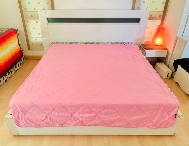 ผ้าห่ม ขนาด 5.5-6ฟุต สีชมพูพาสเทลปักลายตารางทั้งผืน ยี่ห้อ Pretty Home (สภาพใหม่) มือสองสภาพดี สินค้าญี่ปุ่น-เกาหลีแท้