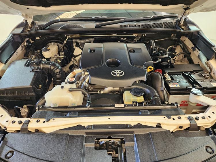 Toyota Fortuner 2019 2.8 TRD Sportivo 4WD Utility-car ดีเซล เกียร์อัตโนมัติ ขาว รูปที่ 3