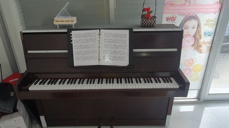 อื่นๆ เปียโนอัพไรท์ Piano acuastic 10,000baht nontahburi. Play all OK