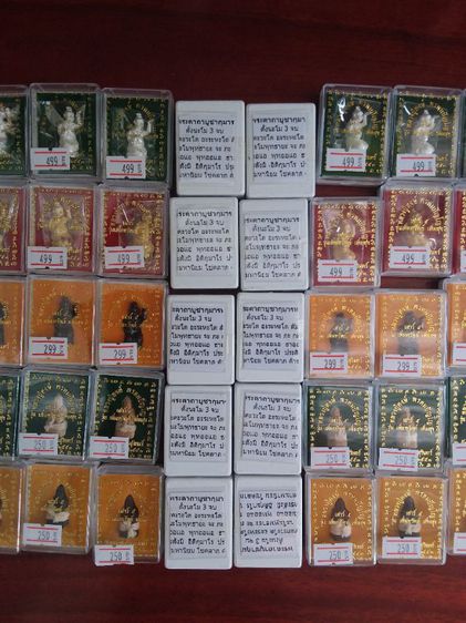 กุมารทองล.ป.หงษ์ วัดเพชรบุรี สุรินทร์ ที่ลงในโพสตนี้ ปี2553รุ่นเพิ่มทรัพย์ เพิ่มสุข   เนื้อโลหะก้นฝังตะกรุดอุดผงพลาย มีเส้นเกษาล.ป.ตอกโค๊ตนะทุกตน  และกุมารดูดรกเนื้อผงพลาย ก้นฝังตะกรุด1ดอก มัดด้วยสายสิญจน์ทุกตน  กล่องเดิมมีคาถากำกับการใช้ทุกตน รูปที่ 3