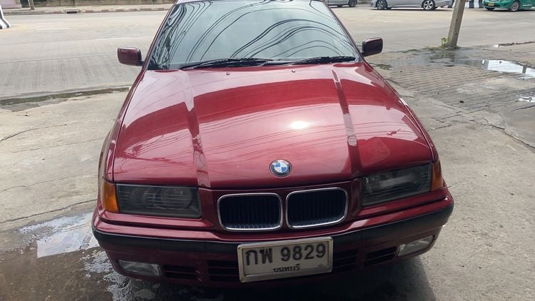 รถ BMW Series 3 318i สี แดง