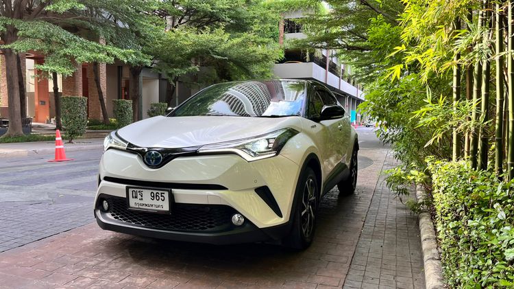 Toyota C-HR 2019 1.8 Hybrid Hi Sedan ไฮบริด ไม่ติดแก๊ส เกียร์อัตโนมัติ ขาว รูปที่ 3