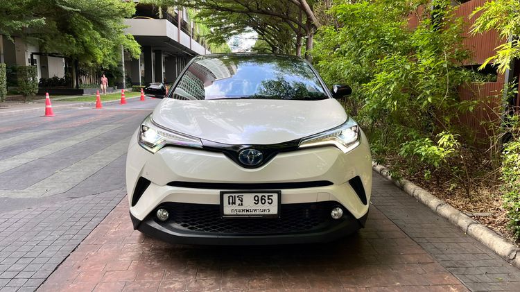 Toyota C-HR 2019 1.8 Hybrid Hi Sedan ไฮบริด ไม่ติดแก๊ส เกียร์อัตโนมัติ ขาว