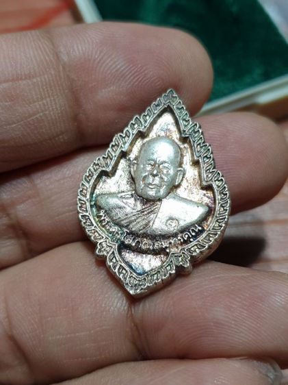 เหรียญหล่อหลวงพ่อ พุฒ รุ่น 80 ปี วัดพวงมาลัย เนื้อเงิน สมุทรสงคราม สภาพสวยแชมป์ รูปที่ 5