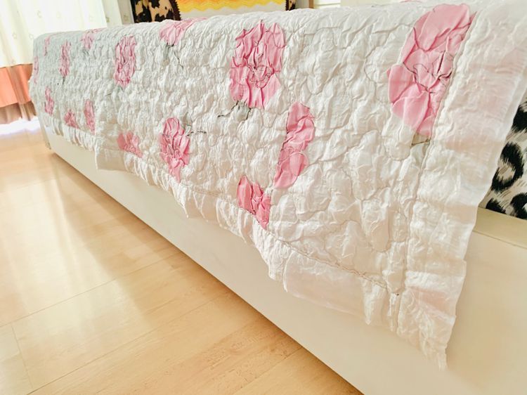 ผ้าห่ม ขนาด 5-5.5ฟุต ผ้าต่วนสีขาวลายดอกกุหลาบ ด้านบนมีระบายปักลายแบรนด์ Berarose Myung Ga Life ยี่ห้อ Myung Ga Life มือสองขายตามสภาพ  รูปที่ 8