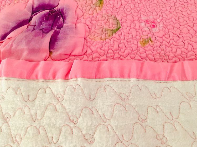 ผ้าห่ม หรือผ้าคลุมเตียง ขนาด 5.5ฟุต ผ้าชีฟองสีชมพูลายดอกหลากสี มือสองสภาพดี สินค้าญี่ปุ่น-เกาหลีแท้ รูปที่ 5