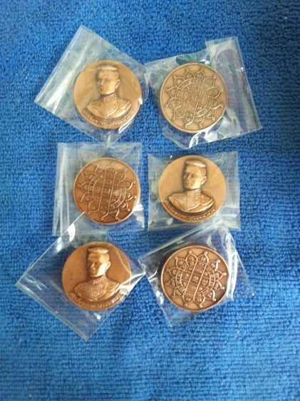 เหรียญสมเด็จพระนเศวรมหาราช รุ่นชัยชนะ หลังประทับยันต์มงกุฎพระพุทธเจ้าบังเกิดความสำเร็จ และชัยชนะ ล.ป.หงษ์ วัดเพชรบุรี สุรินทร์ อธิฐานจิตภาวนา ปี2551 เนื้อบรอน์-ซาติน ราคาจอง600ซีลเดิมจากวัด รูปที่ 3