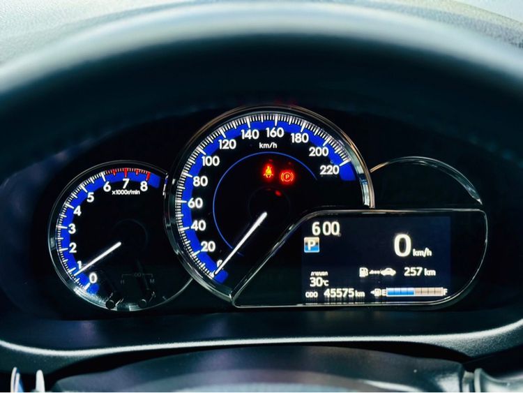 Toyota Yaris 2020 1.2 Sport Premium X Sedan เบนซิน ไม่ติดแก๊ส เกียร์อัตโนมัติ ขาว รูปที่ 2