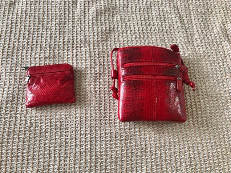 กระเป๋าสะพายหนังงูสีแดงพร้อมกระเป๋าสตางค์