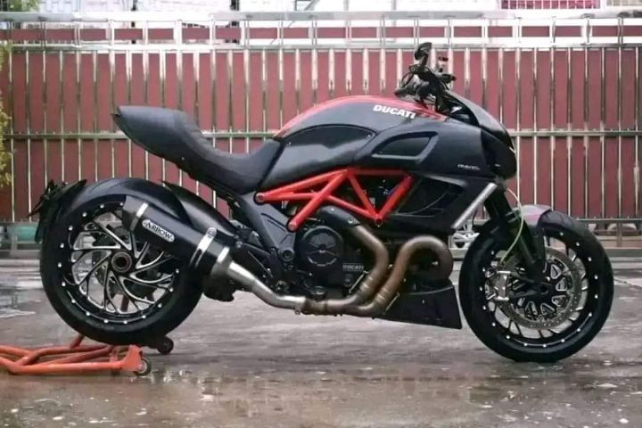 2014 Ducati Diavel1200 CARBON RED แต่งเยอะ