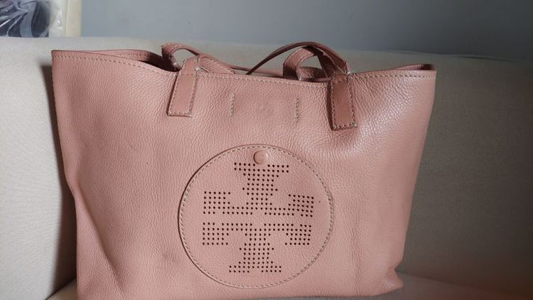 กระเป๋า tory burch ของแท้ สีชมพู รูปที่ 2