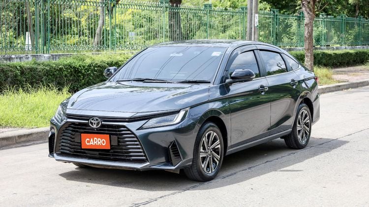 Toyota Yaris ATIV 2023 1.2 Premium Luxury Sedan เบนซิน ไม่ติดแก๊ส เกียร์อัตโนมัติ เทา รูปที่ 3