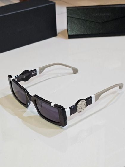แว่นกันแดด Sirivannavari
รุ่น Lunette de Soleil Amelia
สภาพใหม่ อุปกรณ์มี กล่องนอกกล่องใน  ผ้าเช็ดแว่น