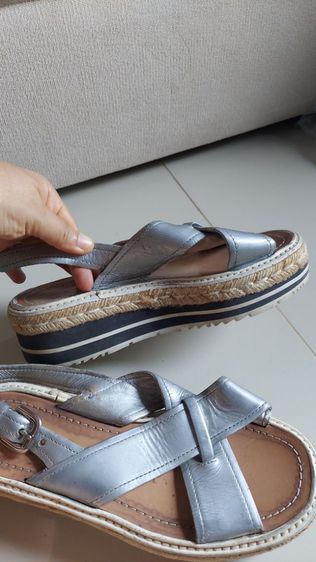 รองเท้ารัดส้น Prada ของแท้ ไซส์ 35  รูปที่ 4