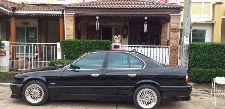 รถบ้าน BMW E34 ปี1994 เครื่อง 2.4CC สีดำ  ราคา 55,000 บาท (ต่อรองได้) 