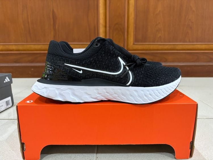 Nike Running React Infinity Run Flyknit 3 sneakers in black and white สีดำ