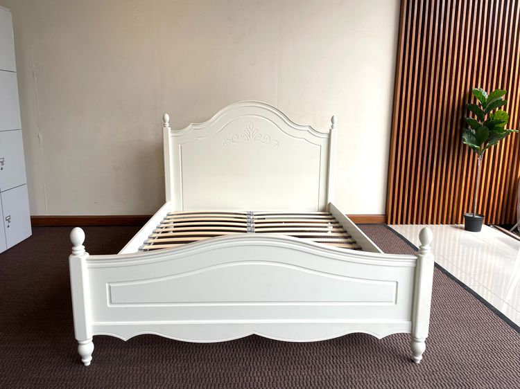 ใหญ่ เตียงคุณหนู 5 ฟุต แบรนด์ INDEX โครงไม้จริงสีขาว ขางานกลึง