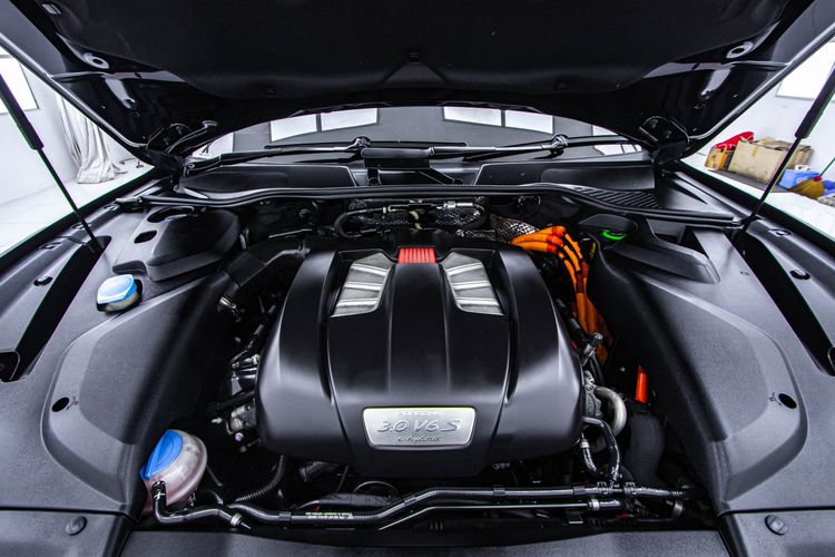 Porsche Cayenne 2015 3.0 E-Hybrid 4WD Utility-car ไฮบริด ไม่ติดแก๊ส เกียร์อัตโนมัติ ดำ รูปที่ 4