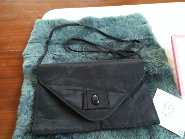 กระเป๋าสะพายยาวสีดำ