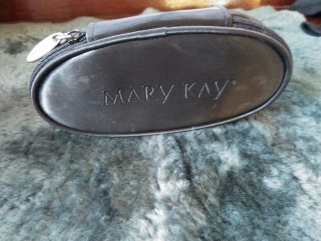 กระเป๋าเครื่องสำอางค์สีดำ Mary kay