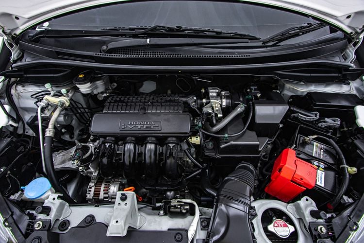 Honda Jazz 2017 1.5 S Sedan เบนซิน เกียร์อัตโนมัติ ขาว รูปที่ 4