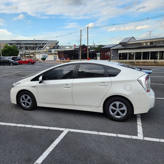 Toyota Prius 2013 1.8 Hybrid Top Option Grade Sedan ไฮบริด ไม่ติดแก๊ส เกียร์อัตโนมัติ ขาว รูปที่ 3