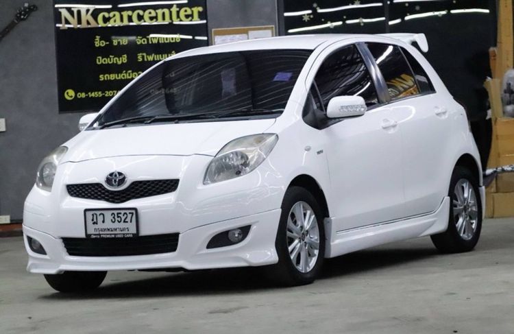รถ Toyota Yaris 1.5 E สี ขาว