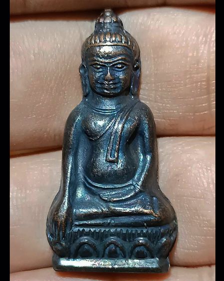 พระหูยาน หลังจปร. (รุ่นปืนแตก) วัดราชบพิธ พ.ศ. 2513 ในหลวงเสด็จเททอง เกจิ 108 ปลุกเสกพิธีใหญ่ รูปที่ 3