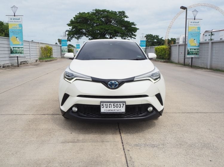 Toyota C-HR 2018 1.8 HV Hi Sedan ไฮบริด ไม่ติดแก๊ส เกียร์อัตโนมัติ ขาว รูปที่ 3