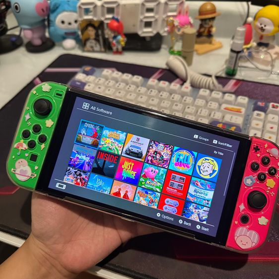 เครื่องเกมส์นินเทนโด เชื่อมต่อไร้สายได้ (ขายต่อค่ะ) Nintendo Switch OLED สี (neon red-blue) ลดราคาได้นะคะ 
