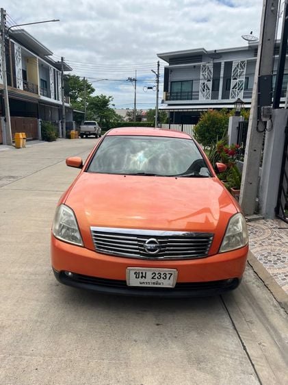 รถ Nissan Teana 2.3 230 JM สี ส้ม