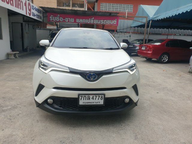 Toyota C-HR 2018 1.8 HV Hi Utility-car ไฮบริด ไม่ติดแก๊ส เกียร์อัตโนมัติ ขาว