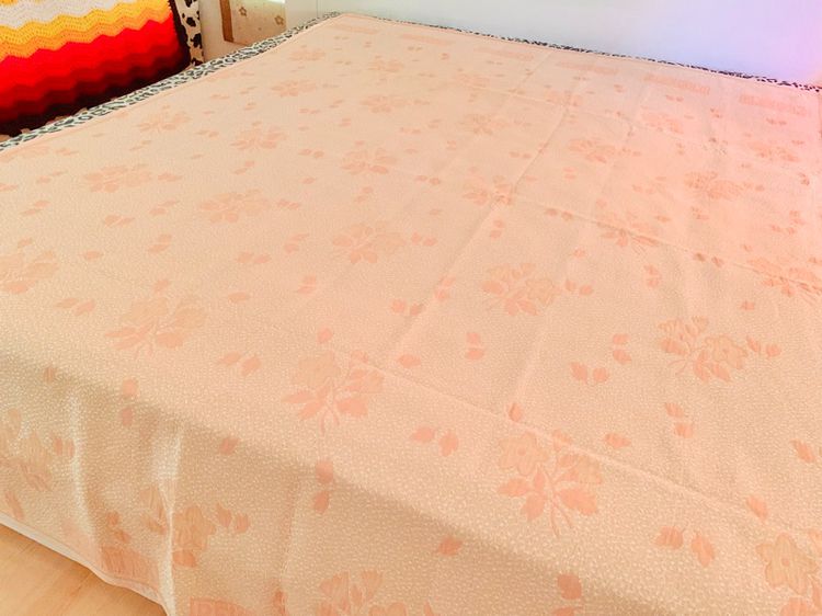 ผ้าห่ม หรือผ้าคลุมเตียง ขนาด 5.5-6ฟุต งานผ้าทอลายสีน้ำตาลลายดอก ยี่ห้อ BEKIN TEX GOLD (สภาพใหม่) มือสองสภาพดี สินค้าญี่ปุ่น-เกาหลีแท้ รูปที่ 2