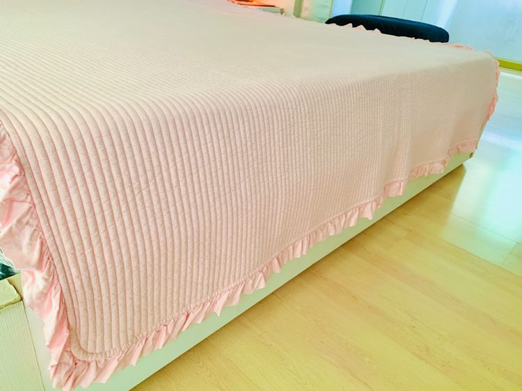 ผ้าห่ม ขนาด 6ฟุต สีชมพูเย็บลายลอนมีระบาย มือสองสภาพดี สินค้าญี่ปุ่น-เกาหลีแท้  รูปที่ 4